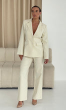 Load image into Gallery viewer, Stevie Classic Fitted Blazer Cream