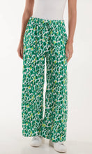 Load image into Gallery viewer, GREEN LEOPARD PRINT CULOTTE TROUSER
