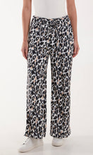 Load image into Gallery viewer, BLACK LEOPARD PRINT CULOTTE TROUSER