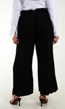 Load image into Gallery viewer, CURVE WIDE LEG PLEATED TROUSERS