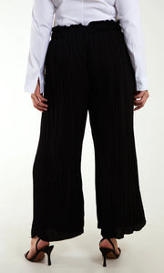 CURVE WIDE LEG PLEATED TROUSERS