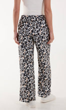 Load image into Gallery viewer, BLACK LEOPARD PRINT CULOTTE TROUSER