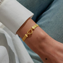Load image into Gallery viewer, Bracelet Bar Heart Clasp Bracelet