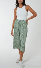 Load image into Gallery viewer, SAGE GREEN DAISY PRINT WIDE LEG CULOTTES