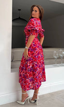 Load image into Gallery viewer, Shayla Red Floral Shirred Cuff Midi Dress