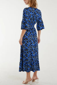 BLUE AND BLACK SHIRRED WAIST V-NECK LEAF PRINT STRETCH DRESS