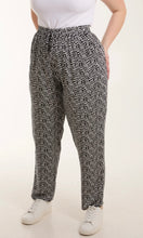 Load image into Gallery viewer, BLACK AND WHITE GEOMETRIC PRINT CAPRI TROUSERS