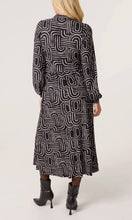 Load image into Gallery viewer, BLACK AND WHITE GEO SWIRL SHIRRED BUTTON STRETCH DRESS