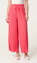 Load image into Gallery viewer, Pleated Trousers