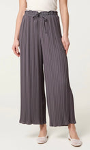 Load image into Gallery viewer, Pleated Trousers