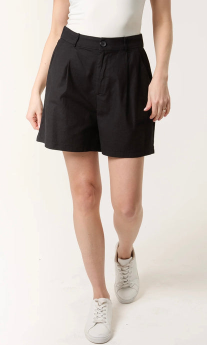 BLACK HIGH WAIST PLEATED SHORTS