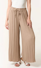Load image into Gallery viewer, Pleated Trousers