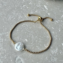 Load image into Gallery viewer, Tarnish Resistant Pearl Disc Bracelet