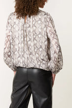Load image into Gallery viewer, Snake Print Puff Ball Top
