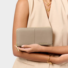 Load image into Gallery viewer, Light Taupe Laila Purse