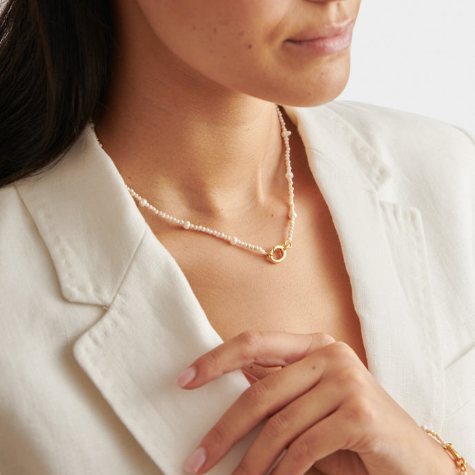 Pearl Glow Choker in Pearl & Gold