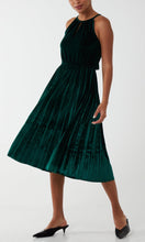 Load image into Gallery viewer, Pleated Green Velvet Dress